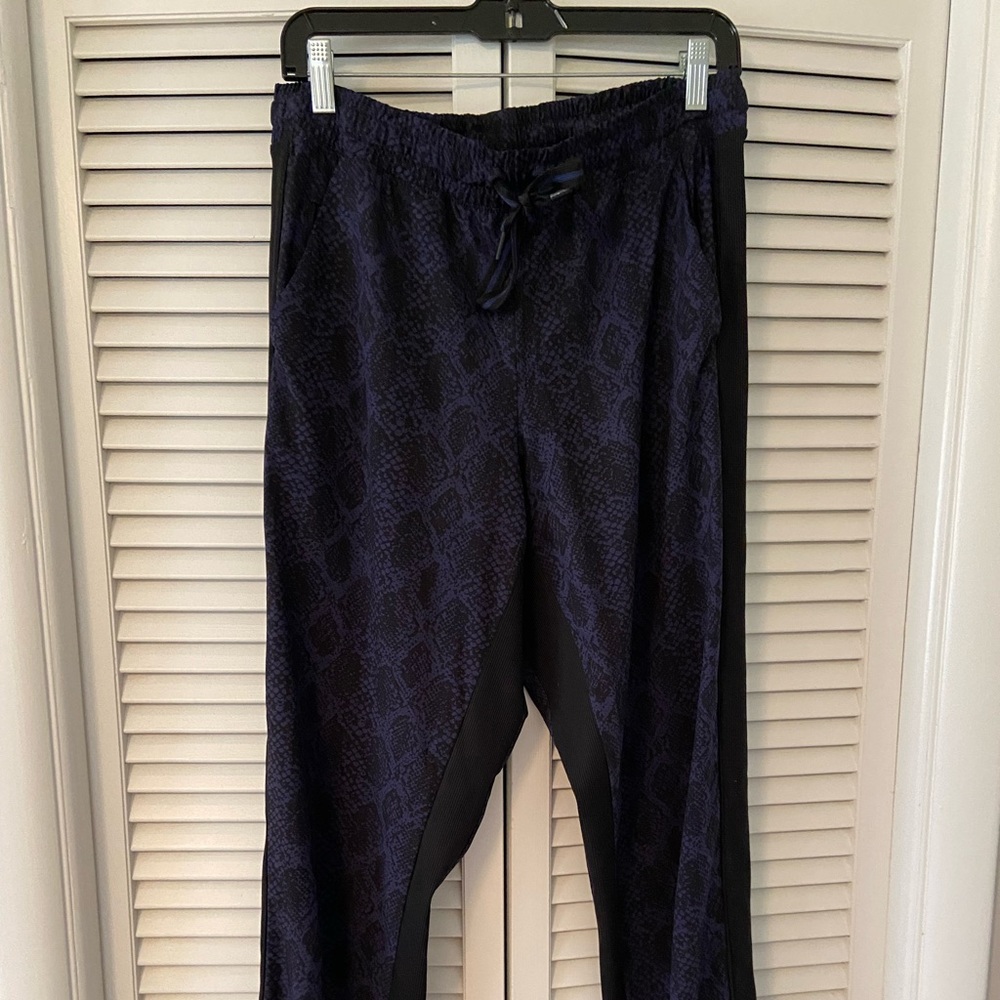 Athlete, Brooklyn jogger size 10 T